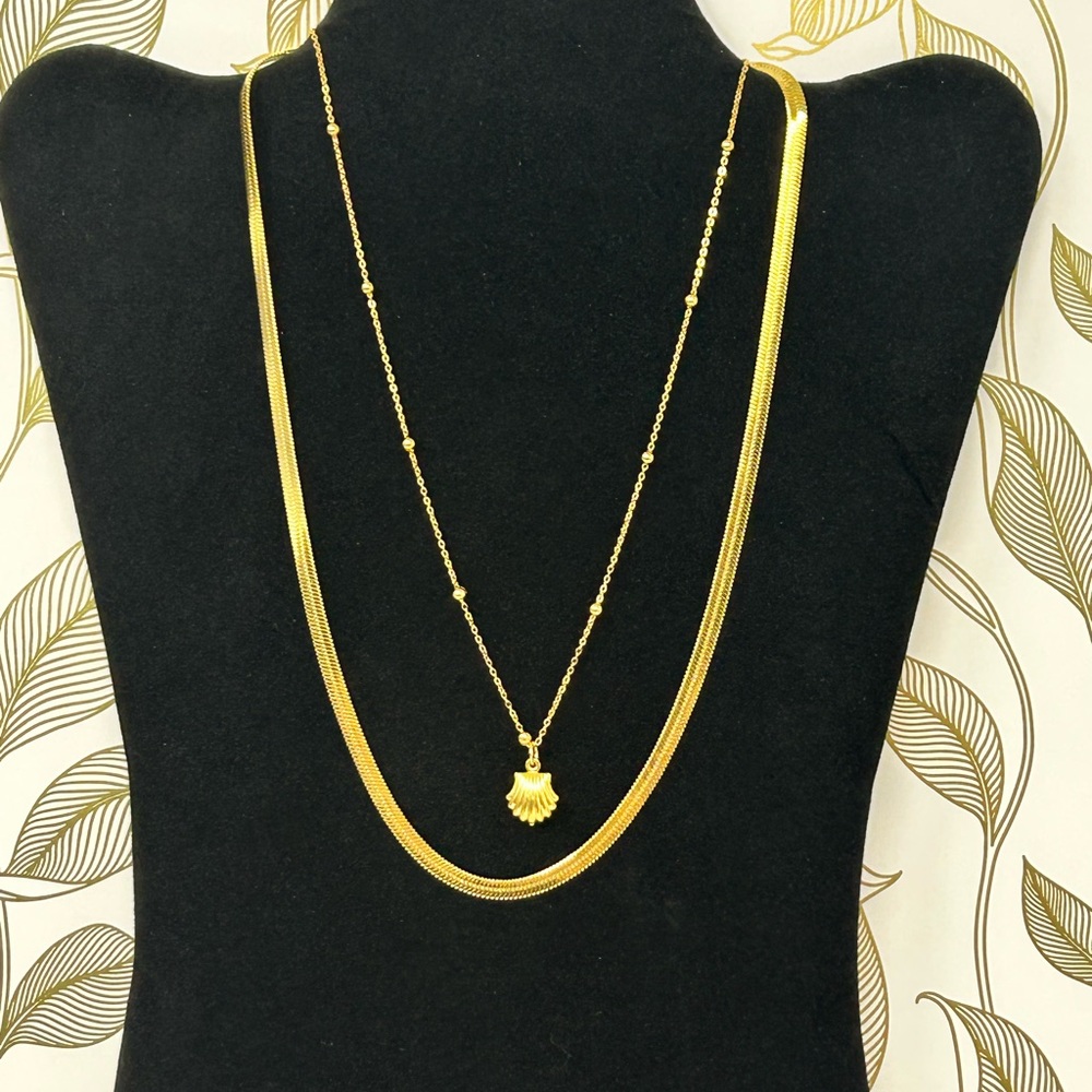 Elegant Gold Necklace Set